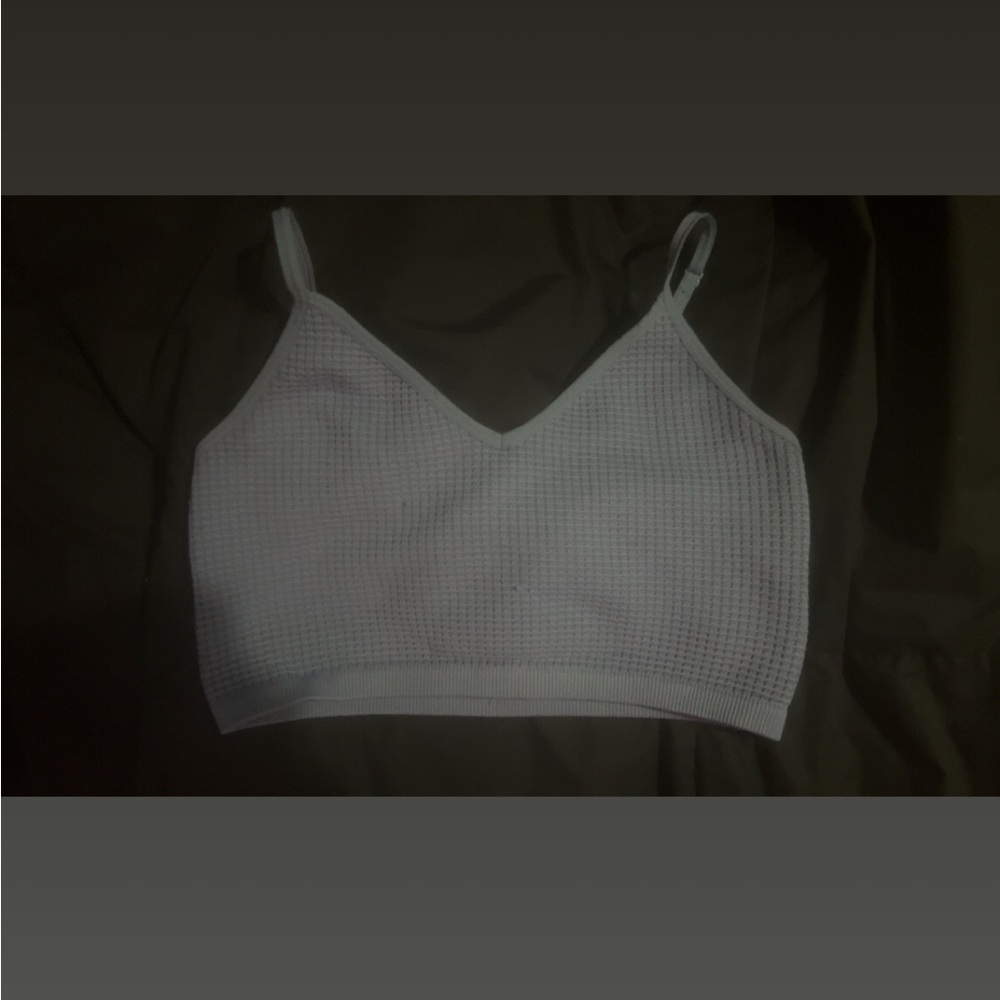 Crop Top      Size- small 
Brand- Bozzolo